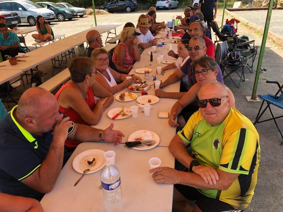 296097615_1420611915016220_8820259666071232328_n